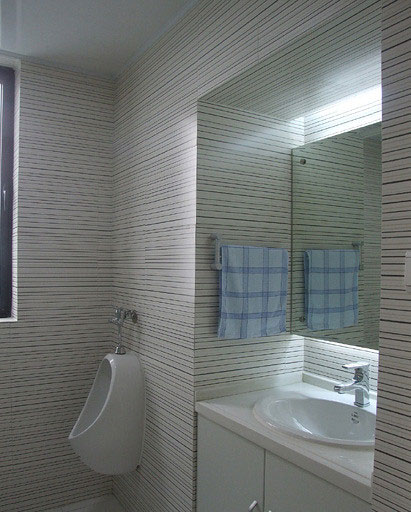 现代风格三室一厅10平米卫生间瓷砖墙面铺贴效果图