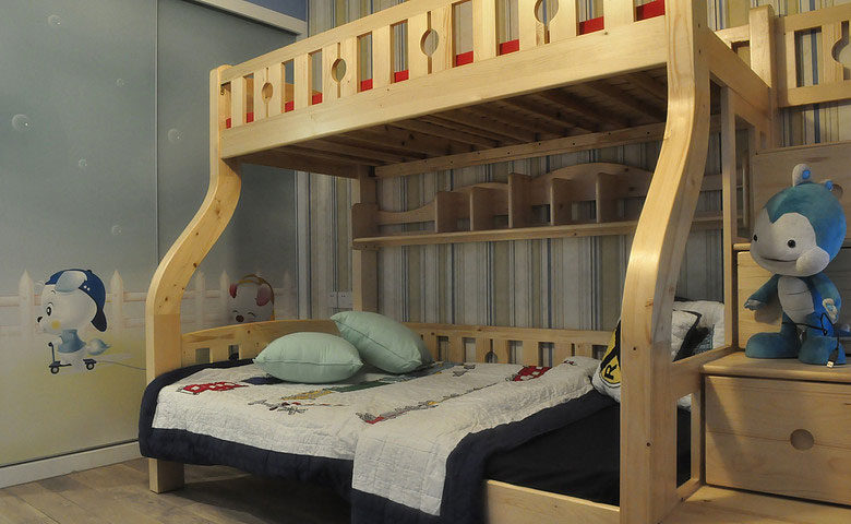 儿童房，双层床是小孩子的较爱，原木较环保。