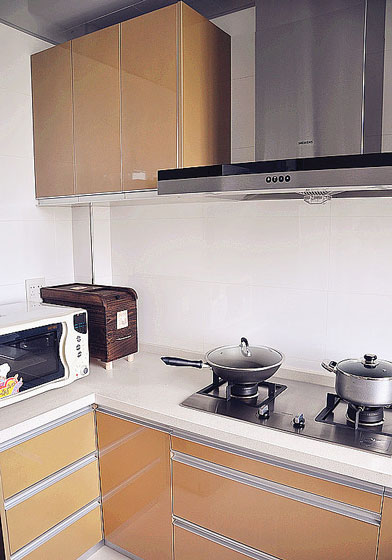 厨房是以温馨耐脏为优先考虑而选购的。