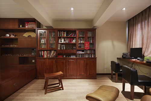书房，还做了榻榻米，必要时还可以当客房。