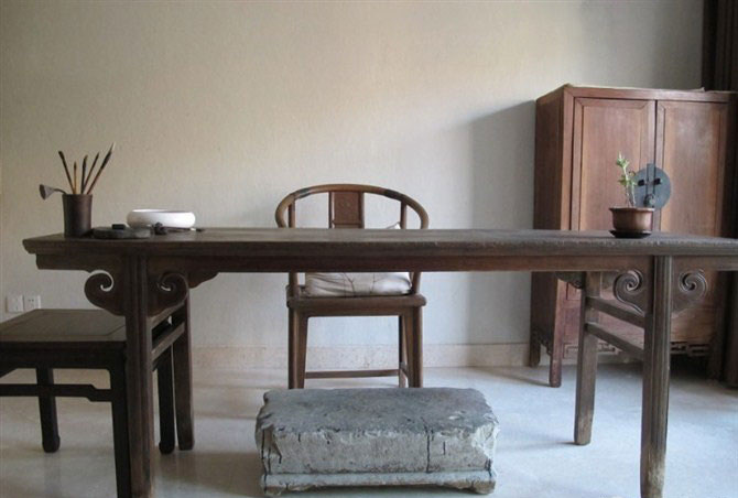 书房，小编震惊了，这些复古的家具是从哪里淘的呢？充满了年代的沧桑感。