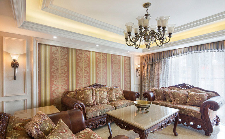 欧美风的客厅，沙发朴素又大气。