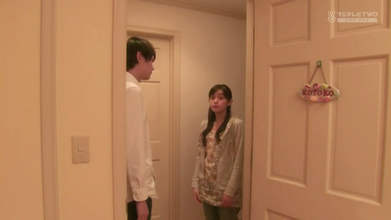 进入琴子房间，门上的KOTOKO挂牌很有爱。