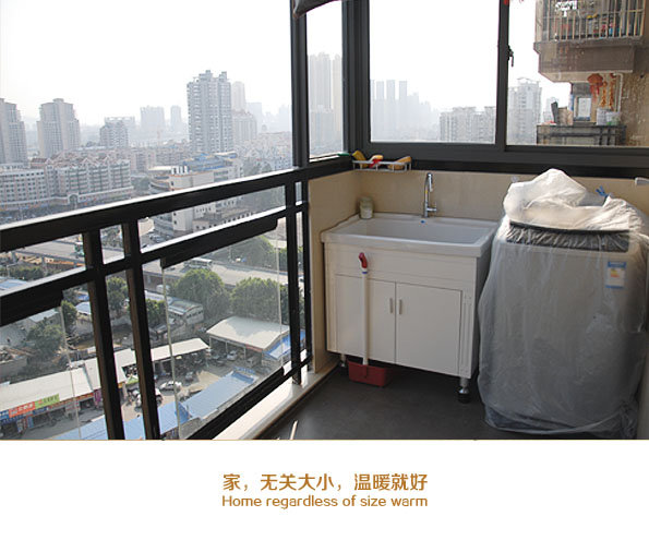 阳台，这个浴室柜款式简单又便宜，很实用。