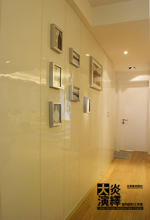 简约风格三室两厅走廊照片墙装潢效果图