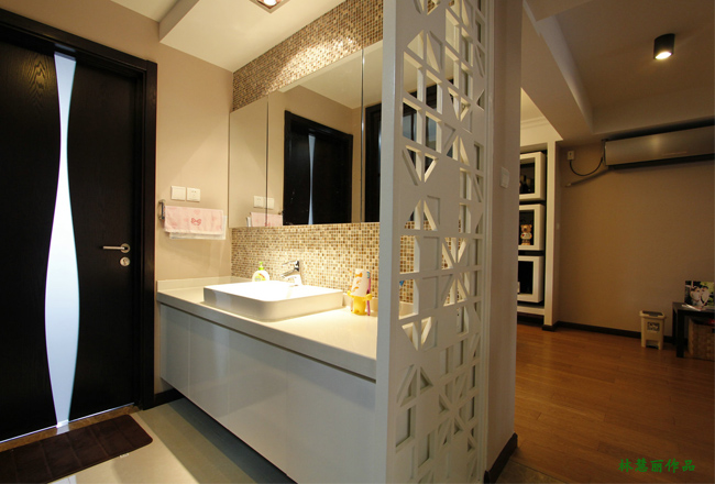 简约风格两室一厅20平米卫生间镂空隔断软装效果图