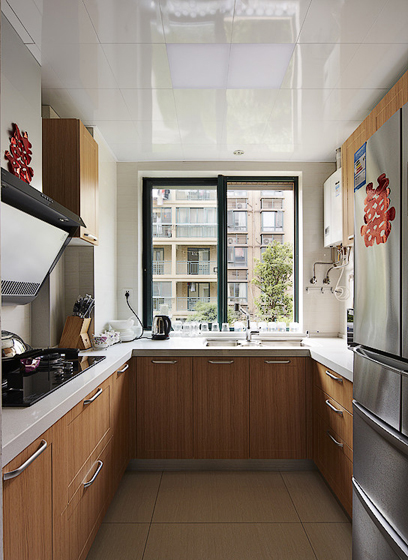 138平美式四居室原木厨房橱柜装修效果图