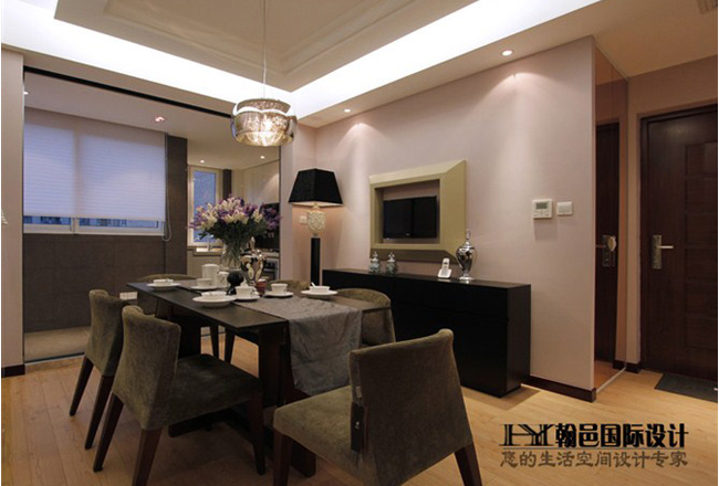 古典风格三室两厅10平米餐厅实木桌椅软装效果图