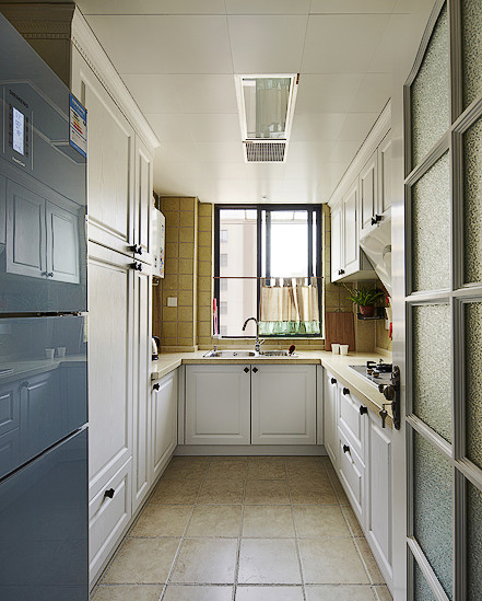 乡村风格三室两厅厨房橱柜装修效果图