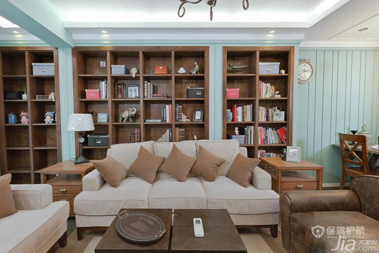 大面积的沙发背景书架实用又大气,充满了雅致的书香气质.