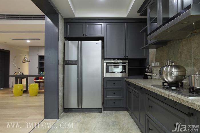 享受空间之——多功能厨房，大容量收藏空间是厨房不可或缺的一部分，大冰箱与多橱柜的完美组合，让烹饪成为另一种乐趣。