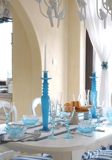连餐具也是浓郁的地中海浪漫风味。