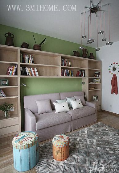 简约休闲风复式客厅绿色背景墙装修效果图