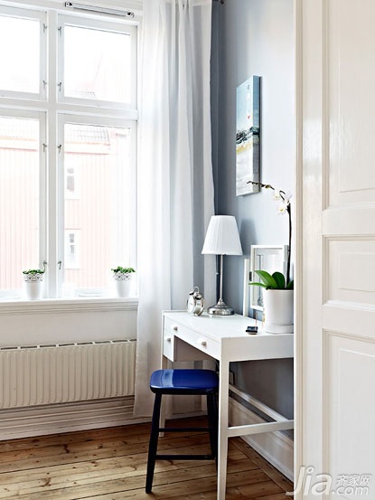 欧式风格公寓卧室白色飘窗装修效果图