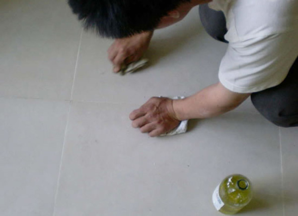 家居小妙招：如何清洁养护玻化砖