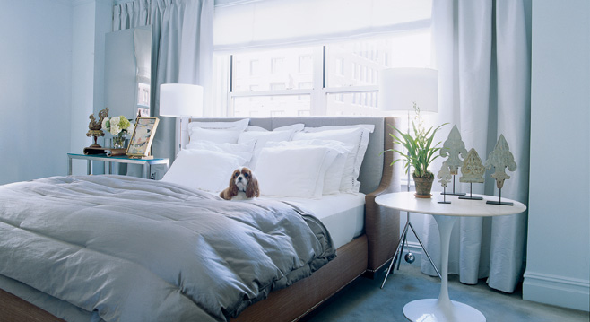 淡蓝色卧室设计：蓝白相间组合式卧室