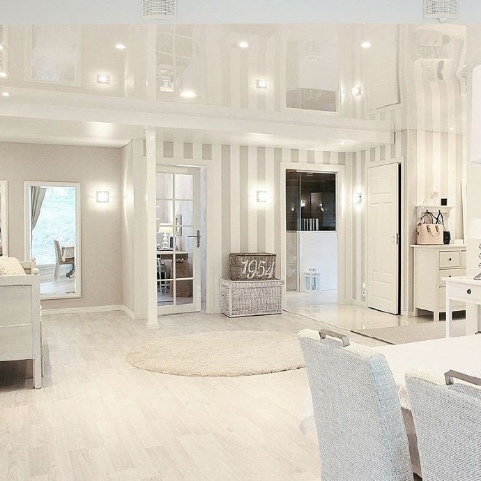 大尺寸的空间让纯白的家居显得更美