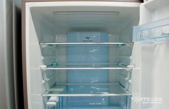 冷藏里一直有水_冰箱冷藏室漏水孔堵塞_冰箱冷藏室有水怎么回事