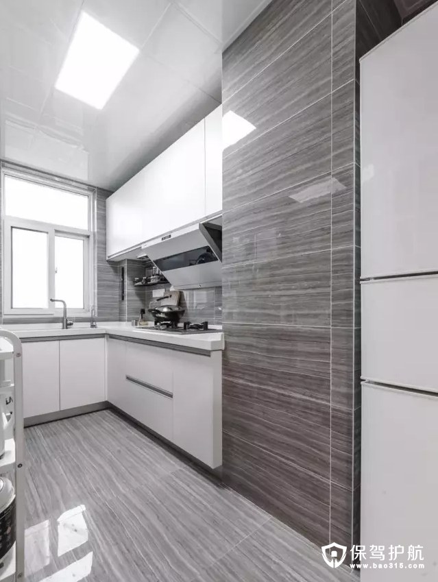 灰白色调现代简约厨房装修效果图