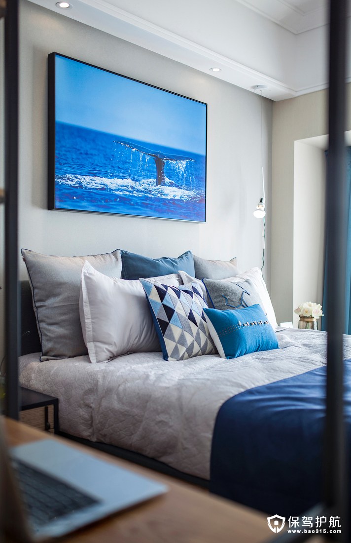 蓝色静谧卧室装修效果图