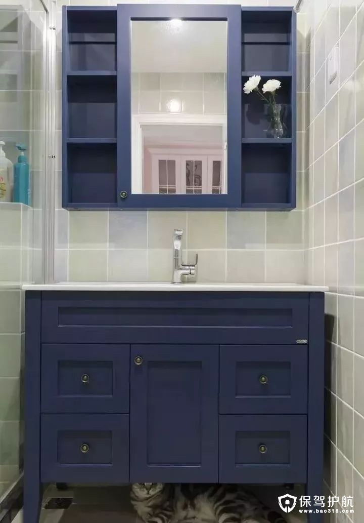靛蓝色美式风格卫生间洗手台装修效果图