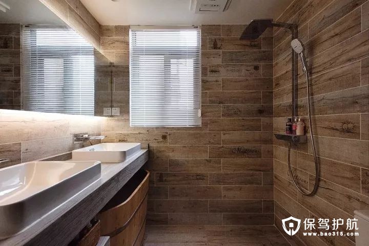loft风格主卫木纹砖上墙+地面、木桶浴缸