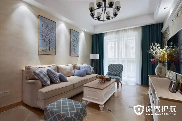 紧凑的客厅，以轻松惬意的格调搭配，3+1+1的沙发布局，主沙发两侧摆上小小的沙发，保持空间通透的基础下，让这个客厅透着一股舒适温馨的气息。