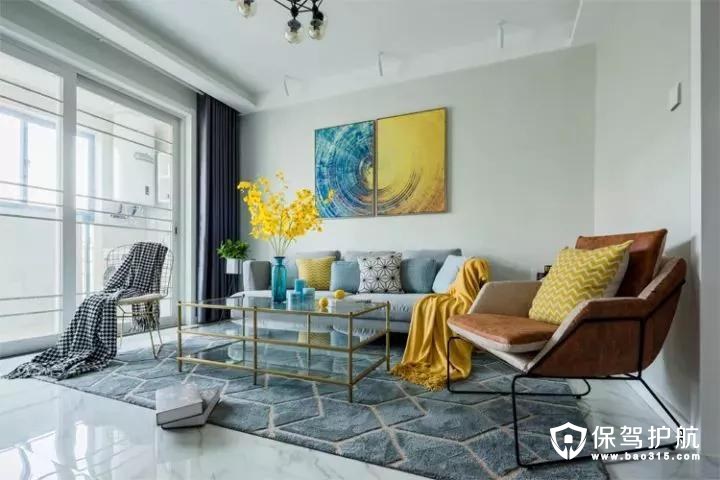现代简洁的空间里摆上布艺沙发+地毯，在金属铁艺框架的茶几与沙发椅的搭配，结合沙发墙一幅独特的抽象放射装饰画，整个空间都显得充满了温馨优雅的氛围气息