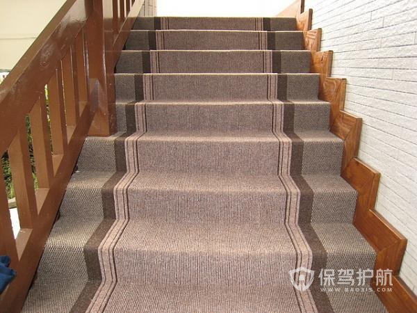 家用楼梯需不需要铺地毯1