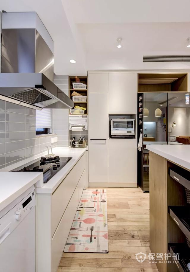 厨房的大部分空间都被利用起来做了收纳-保驾护航装修网