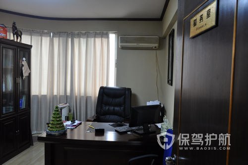 中式小型开放式财务办公室实景图