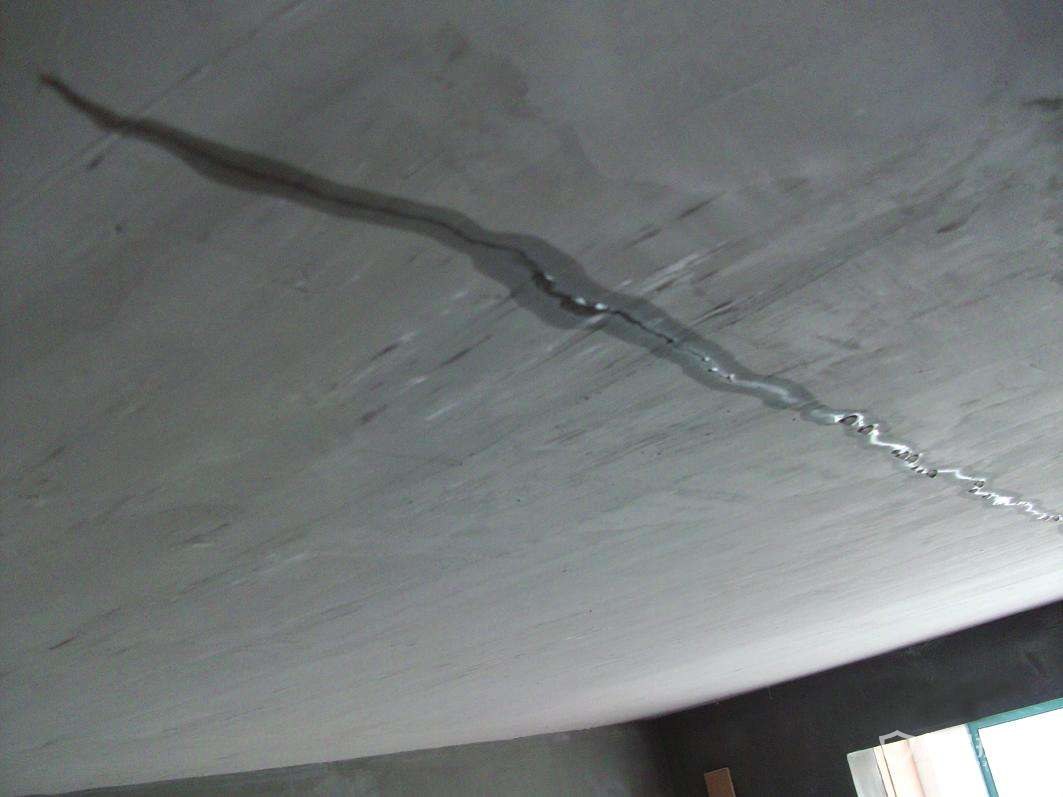 天花板裂缝漏水-保驾护航装修网