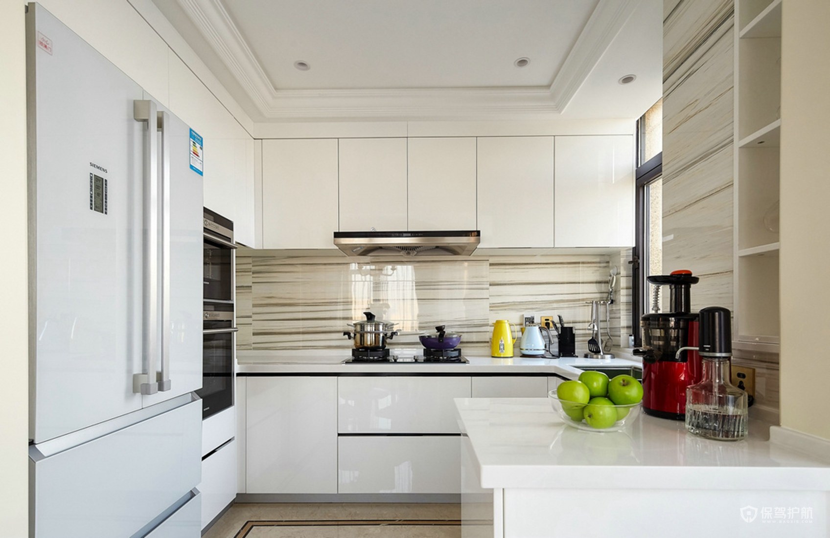 80平白色简约风二居室方形厨房装修效果图