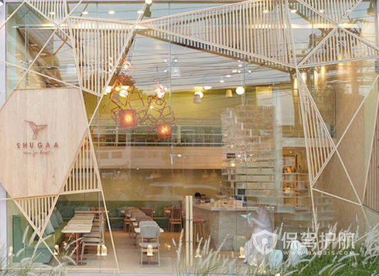30平米原木风格甜品店橱窗装修效果图