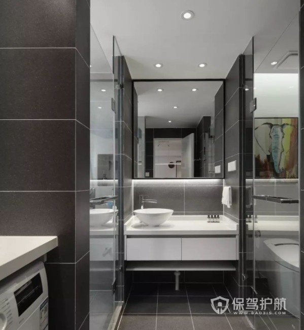 小户型灰色系卫生间搭配白色浴室柜装修效果图