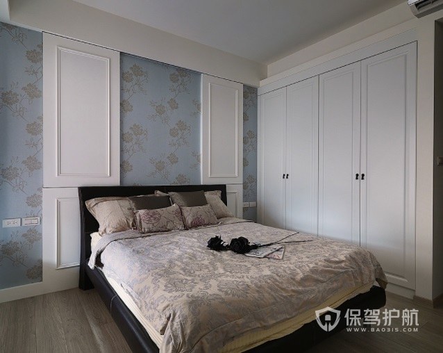 新中式轻奢风卧室浅蓝色墙纸装修效果图