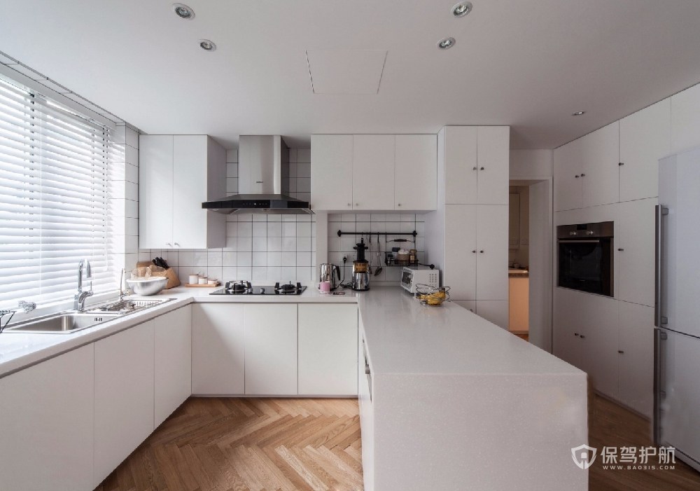 白色简约北欧风公寓厨房装修效果图