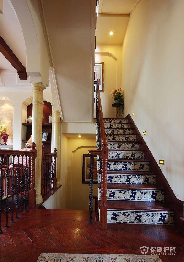 西班牙别墅走廊楼梯装修效果图