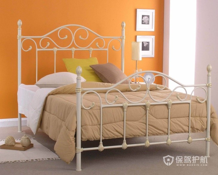 137平现代风铁艺床卧室装修效果图