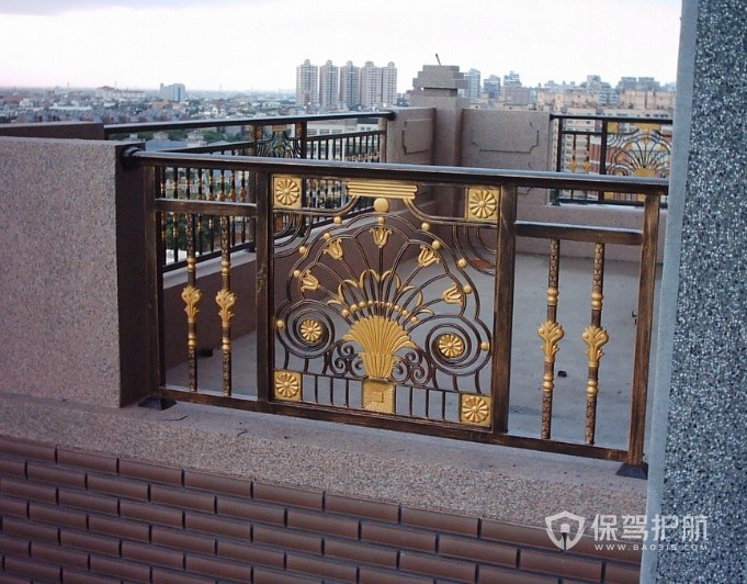 中式别墅阳台铁艺围栏装修效果图