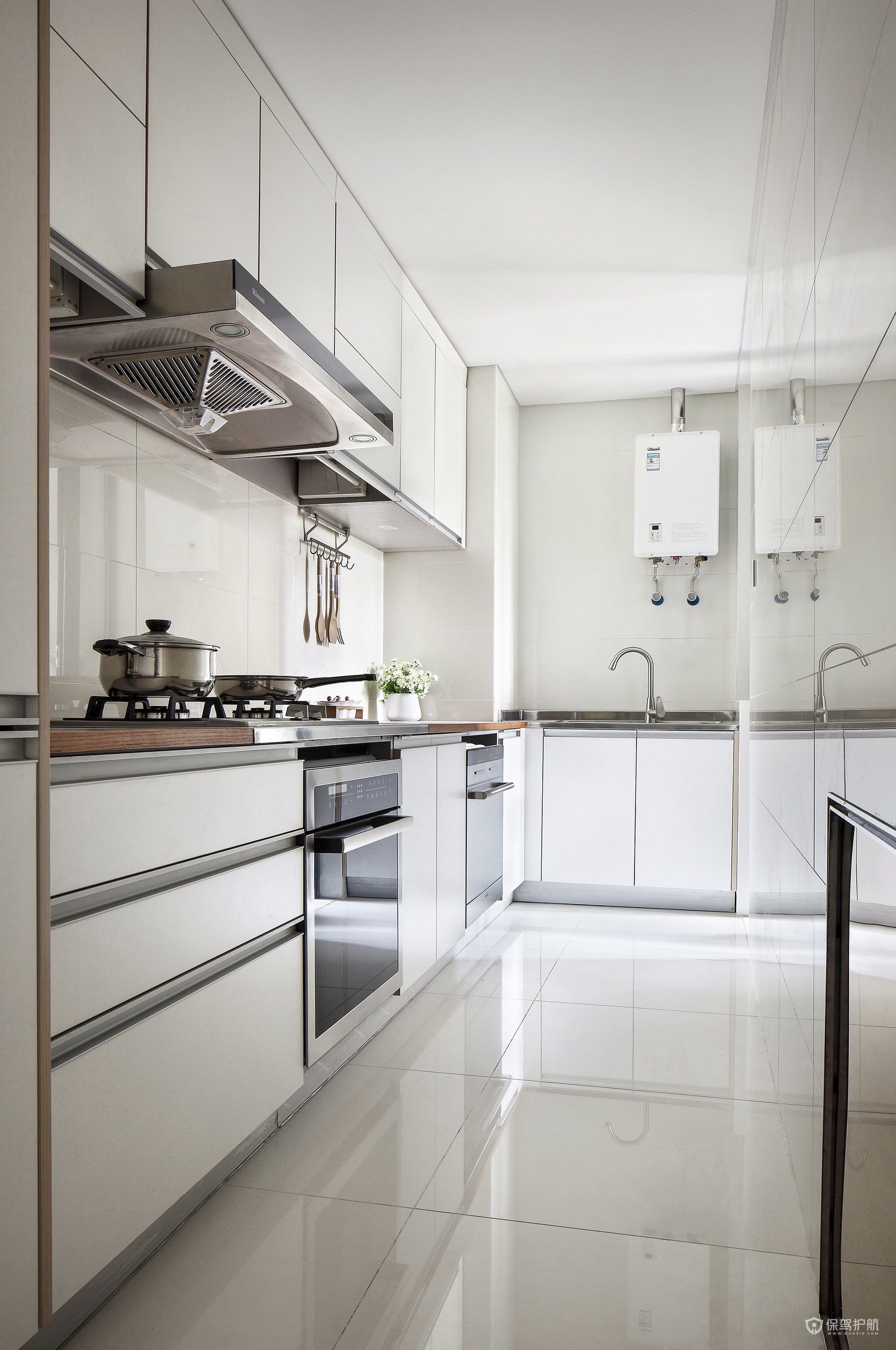 现代简约风二居室白色厨房装修效果图