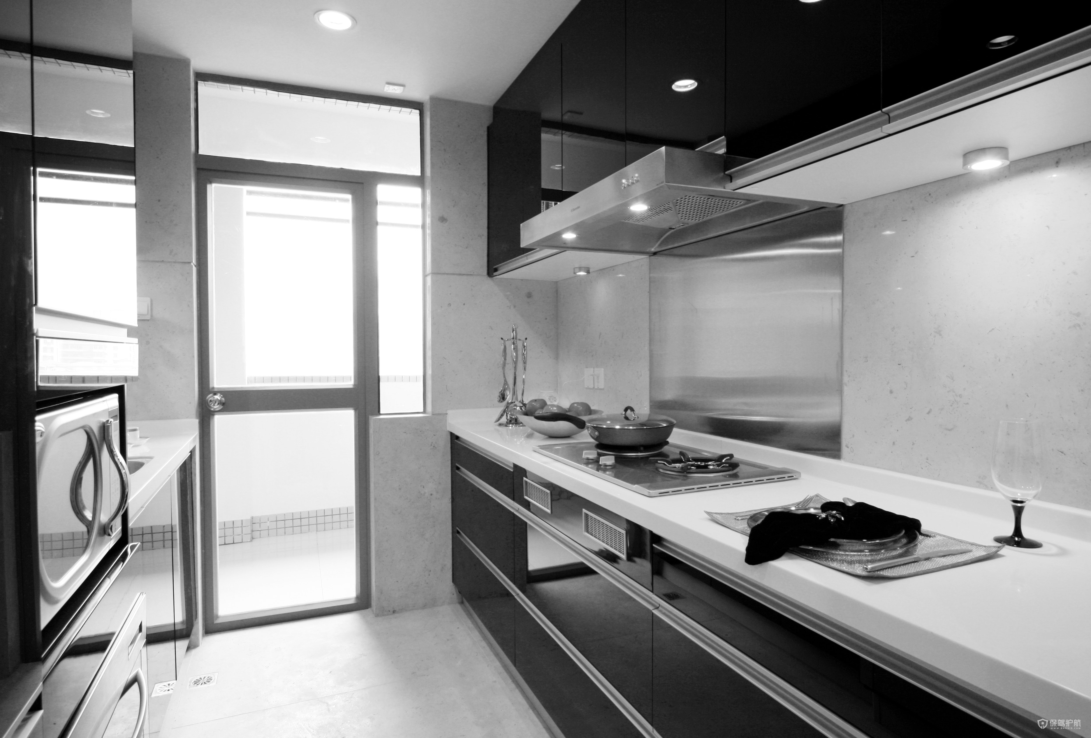 现代黑白冷淡风二居室厨房装修效果图