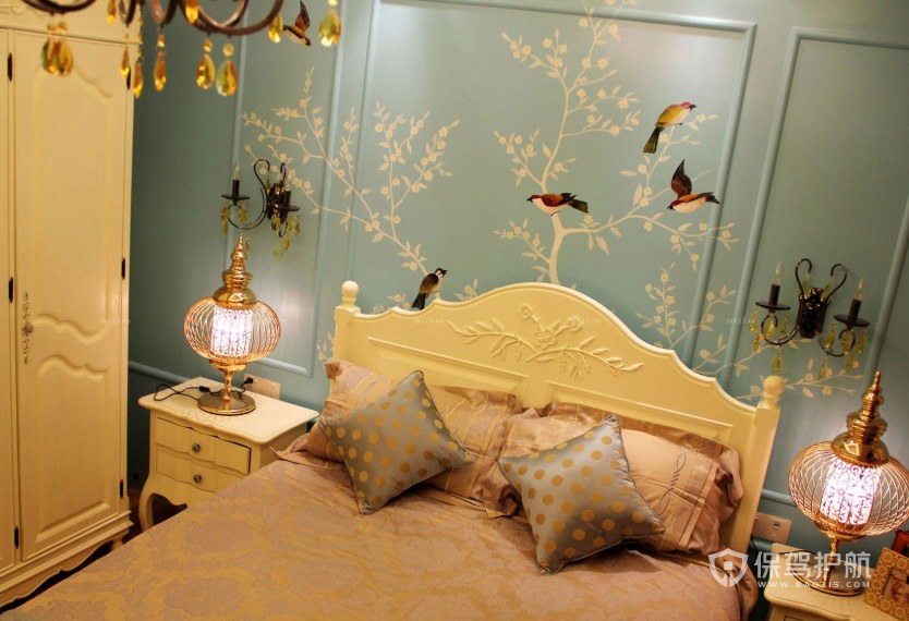 法式典雅风卧室手绘背景墙装修效果图