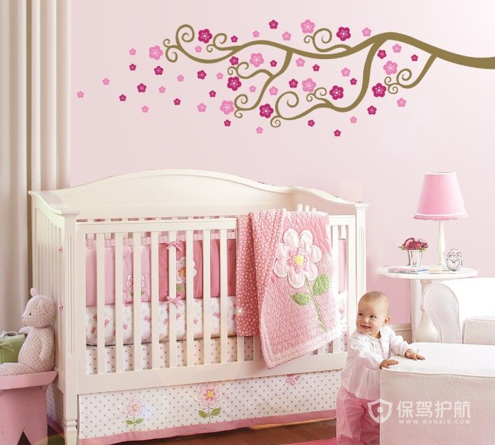 粉色系婴儿房手绘墙画装修效果图