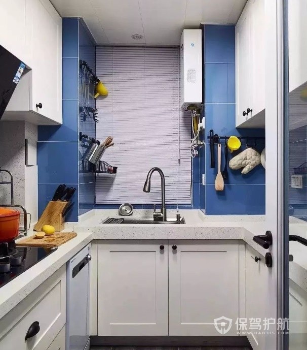 蓝+白色系小户型L型厨房装修效果图