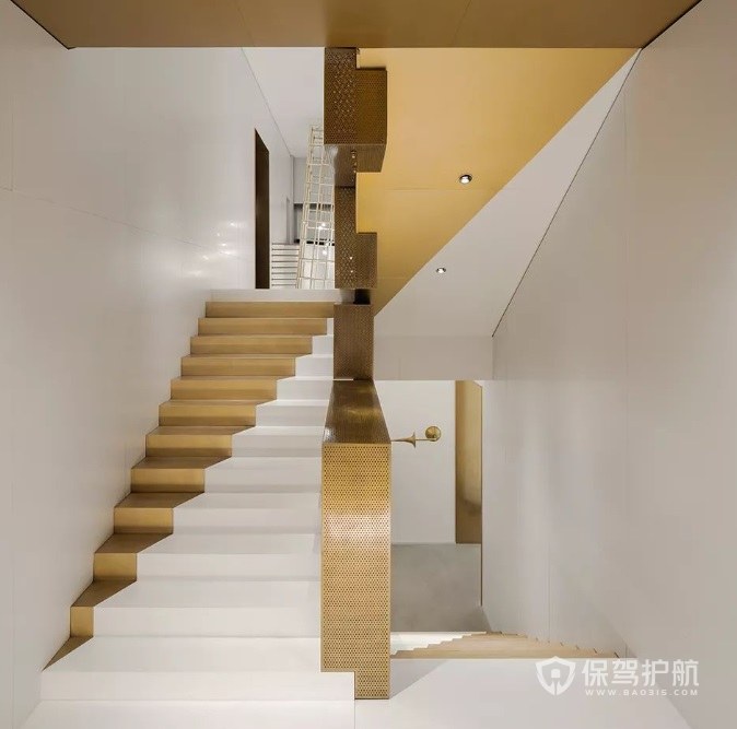 复式楼极简风白+原木色楼梯装修效果图