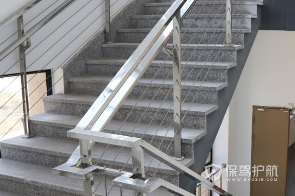 不锈钢楼梯扶手效果-保驾护航装修网