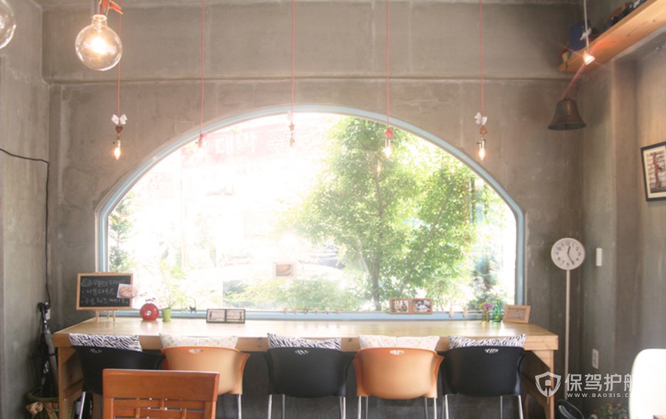 复古工业风咖啡馆窗户装修效果图