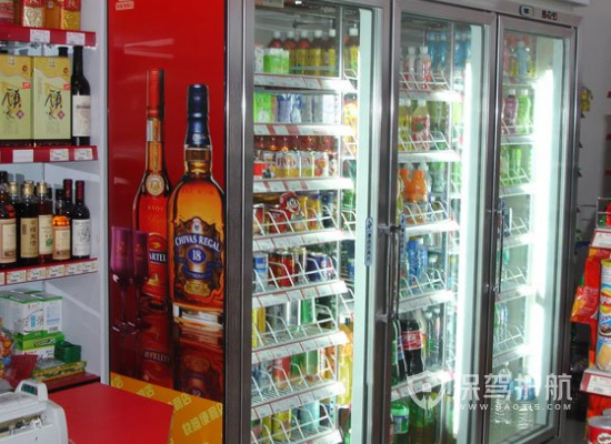现代风格便利店饮品冰柜摆放实景图