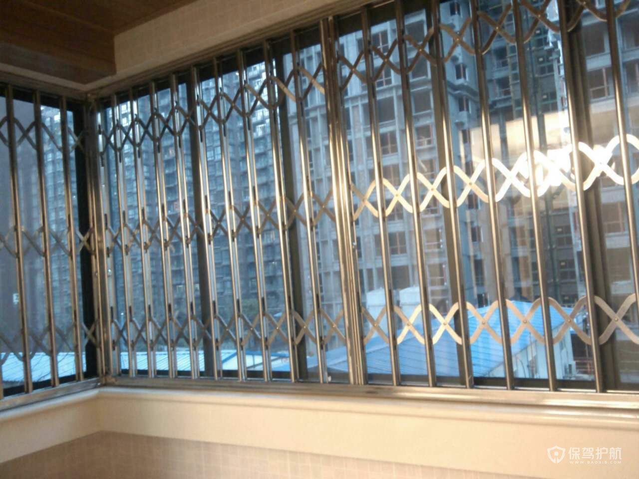 不锈钢防盗窗安装效果图